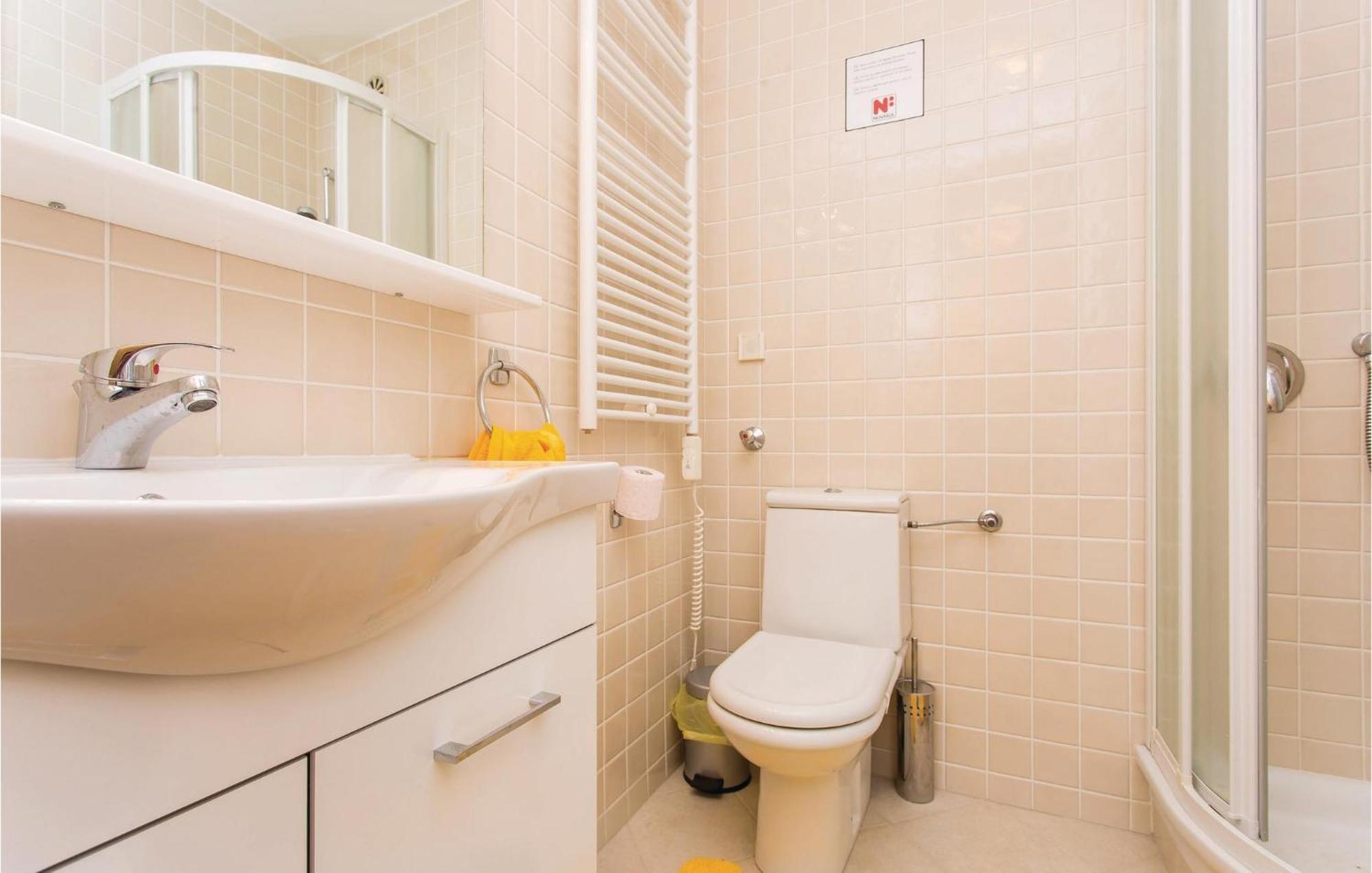 Amazing Apartment In Njivice With Wifi Экстерьер фото